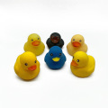 卡通塑胶玩具多色小黄鸭PVC搪胶公仔捏叫发声儿童洗澡戏水玩偶