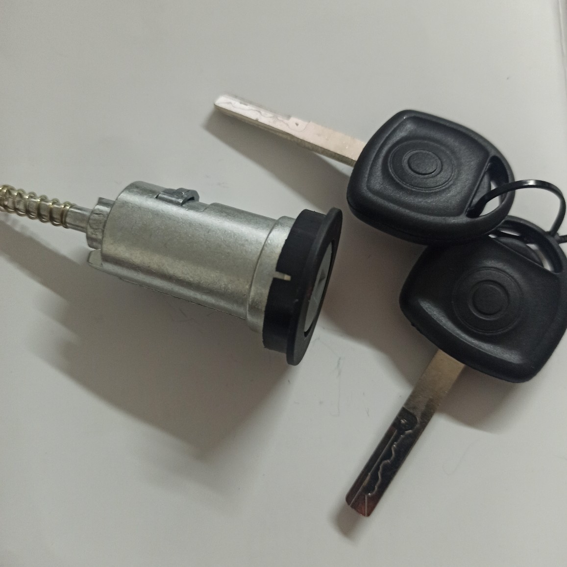 Aplicable al cilindro de la cerradura Opel encendido fresado vertical llave de diente externo cilindro de la cerradura del coche 0913694
