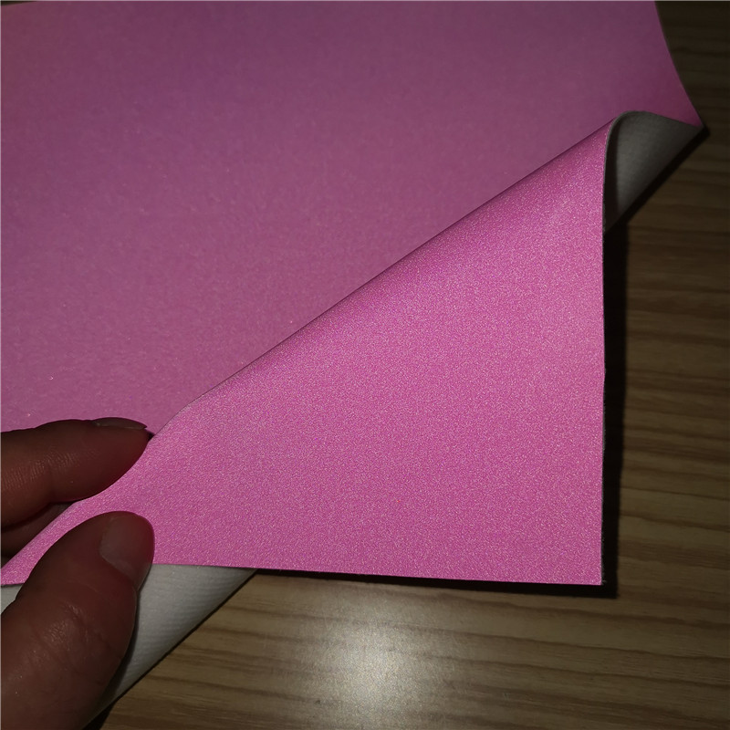 工厂供应高亮彩色反光革箱包耐折柔轮反光仿棉绒臂包黑色反光材料