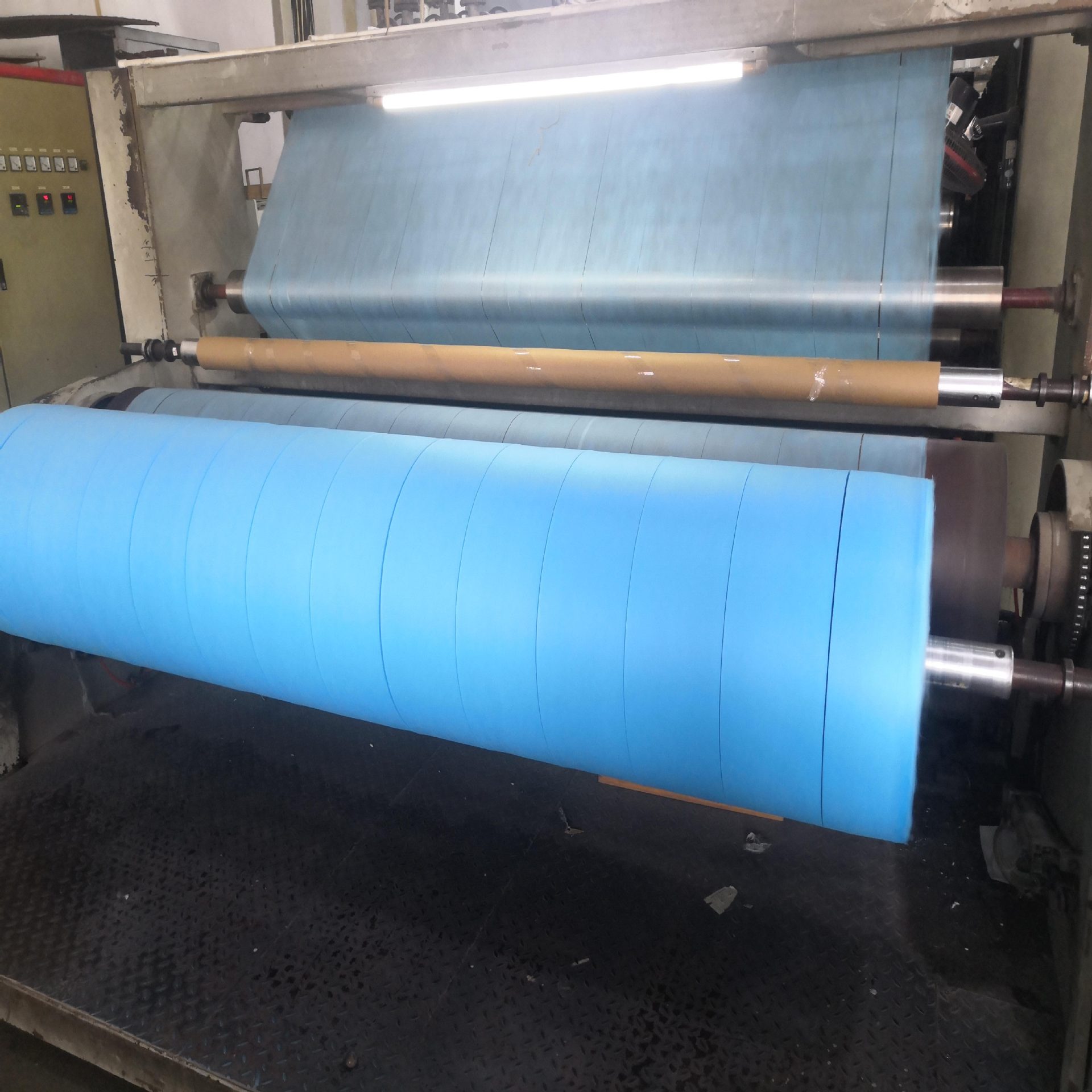 KN9530克40克50克 农用防护材料口罩布纺粘无纺布面料批发厂商供