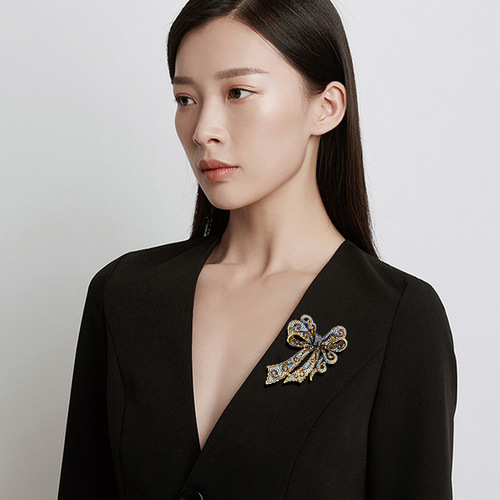 Cross-border hot selling creative rhinestone brooch alloy electroplated retro bow women's corsage high-end accessories pin