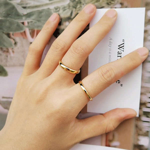 Glossy accessory for men and women