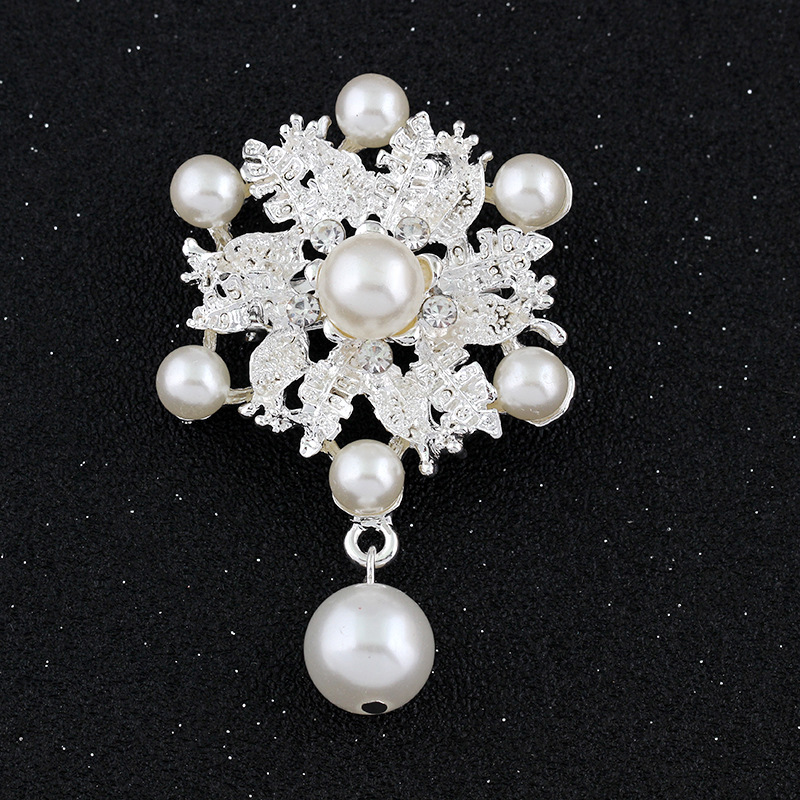 Korean fashion pearl flower corsage pin Joker alloy brooch Danrun manufacturers wholesale