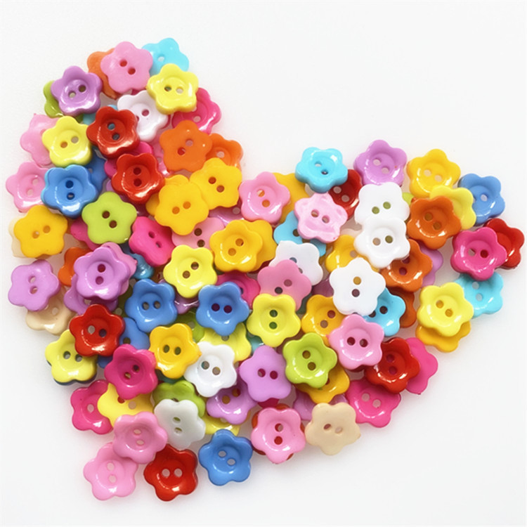 Plastic Two-Hole Plum Blossom Buttons for Children's Clothing, Cartoon DIY Buttons, Toddler Stickers, Baby Elastic Band Diaper Buttons