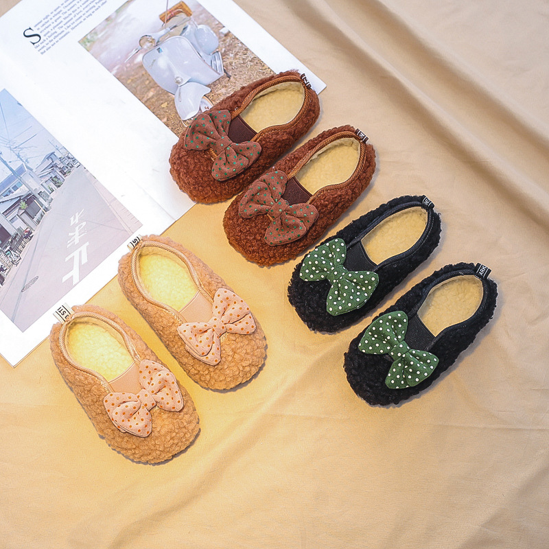 Zapatos de lana de cordero para niñas zapatos de otoño e invierno para niñas forrados de lana para niñas zapatos de felpa para niños pequeños zapatos de algodón para niños medianos para entrega