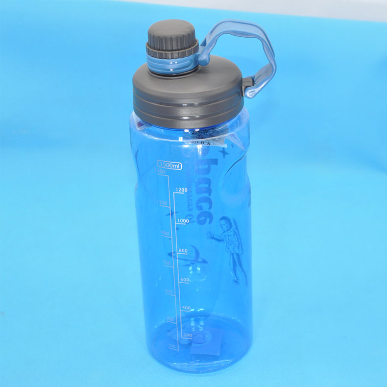 Botella de agua de plástico Weilong de gran capacidad para verano, botella de agua para exteriores para hombres y mujeres, adecuada para obras de construcción, fitness, playa, deportes espaciales.