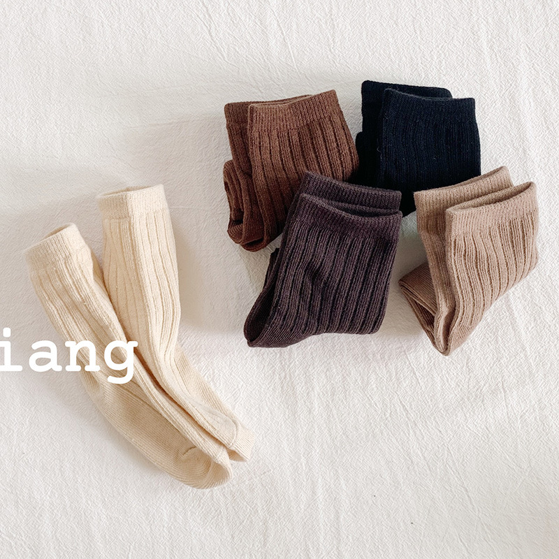 子供靴下日韓系復古色綿靴下ins潮ファッション男女靴下春秋中筒靴下卸売り
