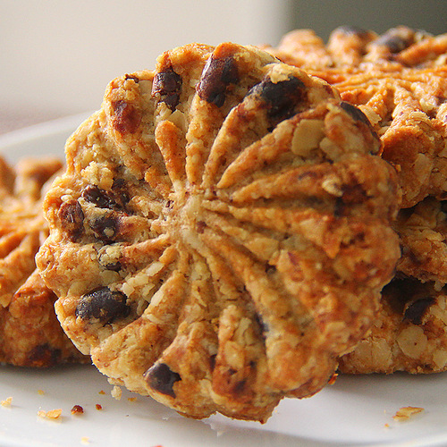 Eat sugar-free whole grain red bean barley breakfast five black yam corn thin crispy chives happy biscuits wholesale whole box