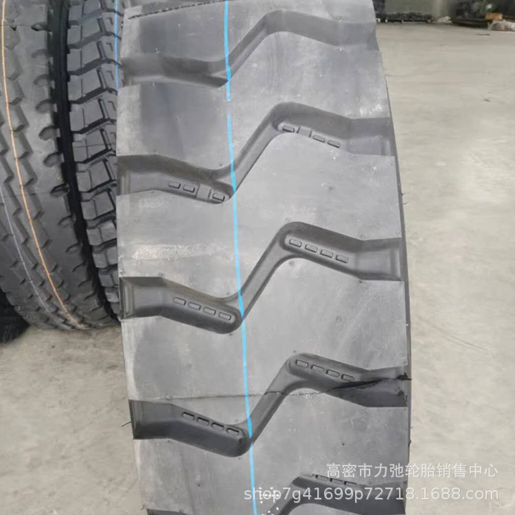1100r20汽车轮胎钢丝胎短途自卸车搅拌车轮胎矿山花纹重载1100R20