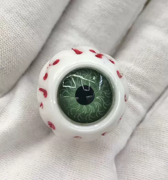 Green eyes (excluding rubber bands)