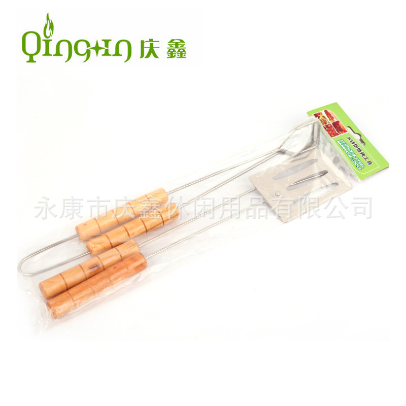 Fuente de la fábrica pequeño triángulo conjunto de herramientas de barbacoa al aire libre hogar combinación de tres piezas conjunto de barbacoa Qingxin