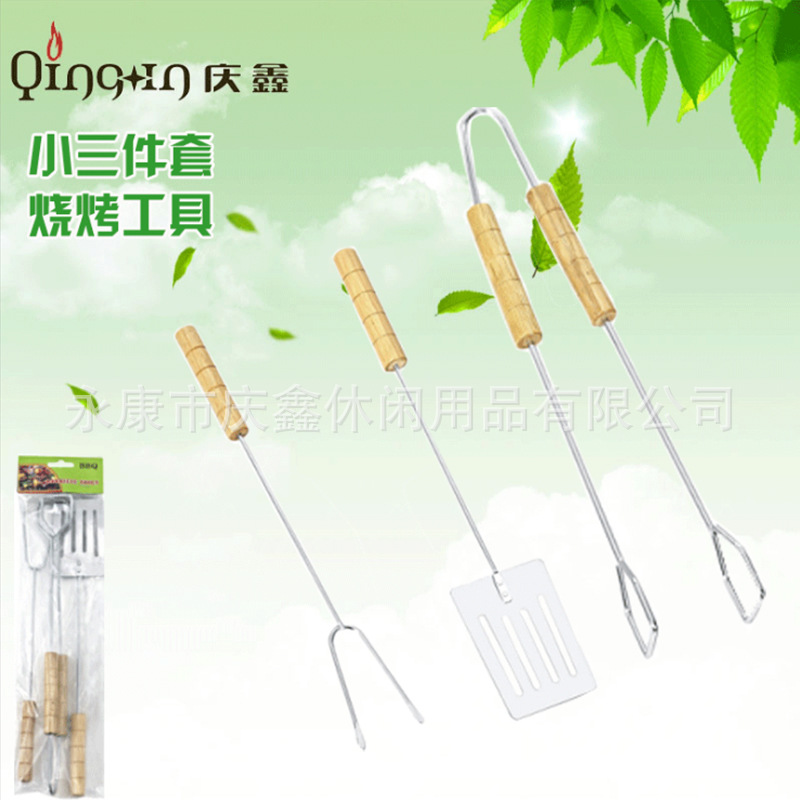Fuente de la fábrica pequeño triángulo conjunto de herramientas de barbacoa al aire libre hogar combinación de tres piezas conjunto de barbacoa Qingxin