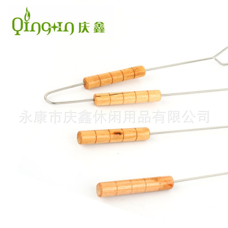 Fuente de la fábrica pequeño triángulo conjunto de herramientas de barbacoa al aire libre hogar combinación de tres piezas conjunto de barbacoa Qingxin