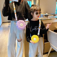 Early Spring New Arrival Cute and Sweet Daisies, Small Round Pouch, Fresh and Original Chain Crossbody Bag, Silicone