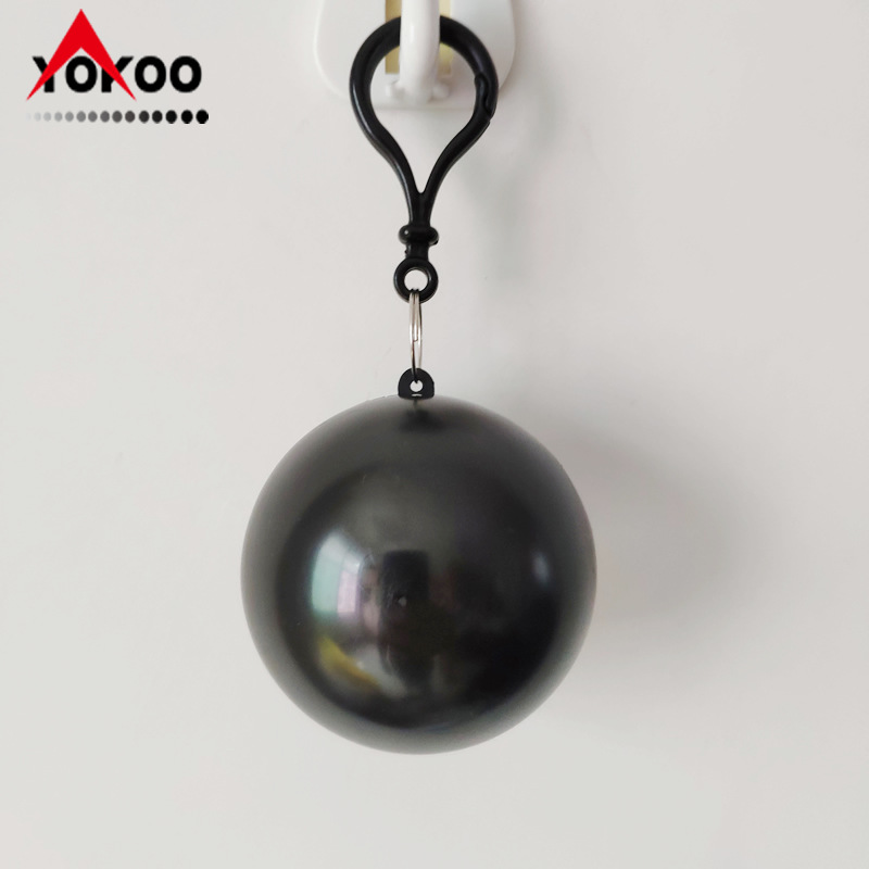 검은 공 흰색 비옷