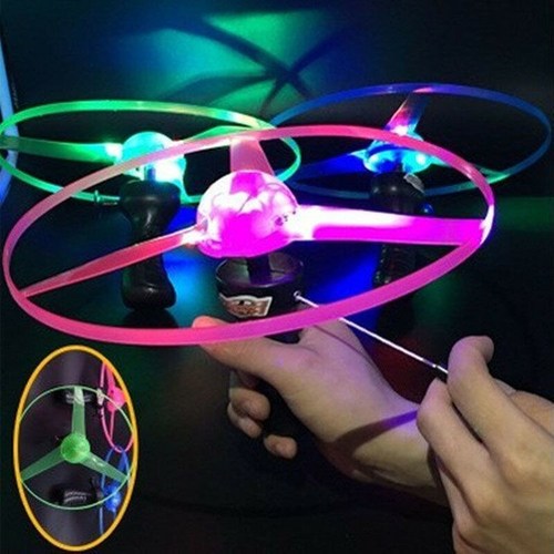 Night market hot-selling pull-string luminous flying saucer Internet celebrity same style children's luminous toy street stall supply flash flying saucer