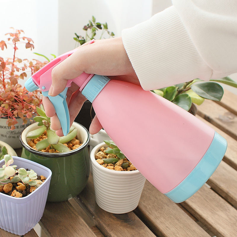 Wholesale portable hand pressure watering can watering sprayer balcony home plant watering can gardening candy watering can