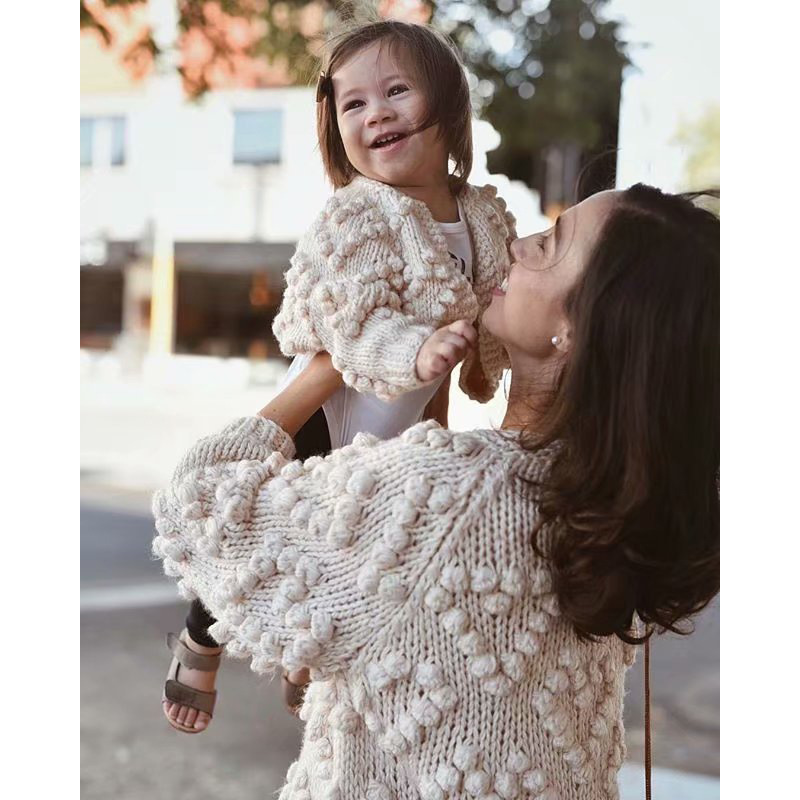 Autumn and Winter Heart Crocheted Fur Ball Pure Handmade Sweater Outwear Round Neck Raglan Long Sleeve Buttonless Knitted Cardigan for Women Autumn and Winter Heart Crocheted Fur Ball Pure Handmade Sweater Outwear Round Neck Raglan Long Sleeve Buttonless Knitted Cardigan for Women