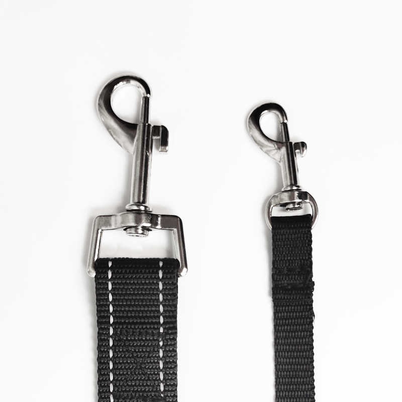 Hundezubehör für kleine und mittelgroße Hunde: Halsband und Leine für Spaziergänge im Freien_voghion.com