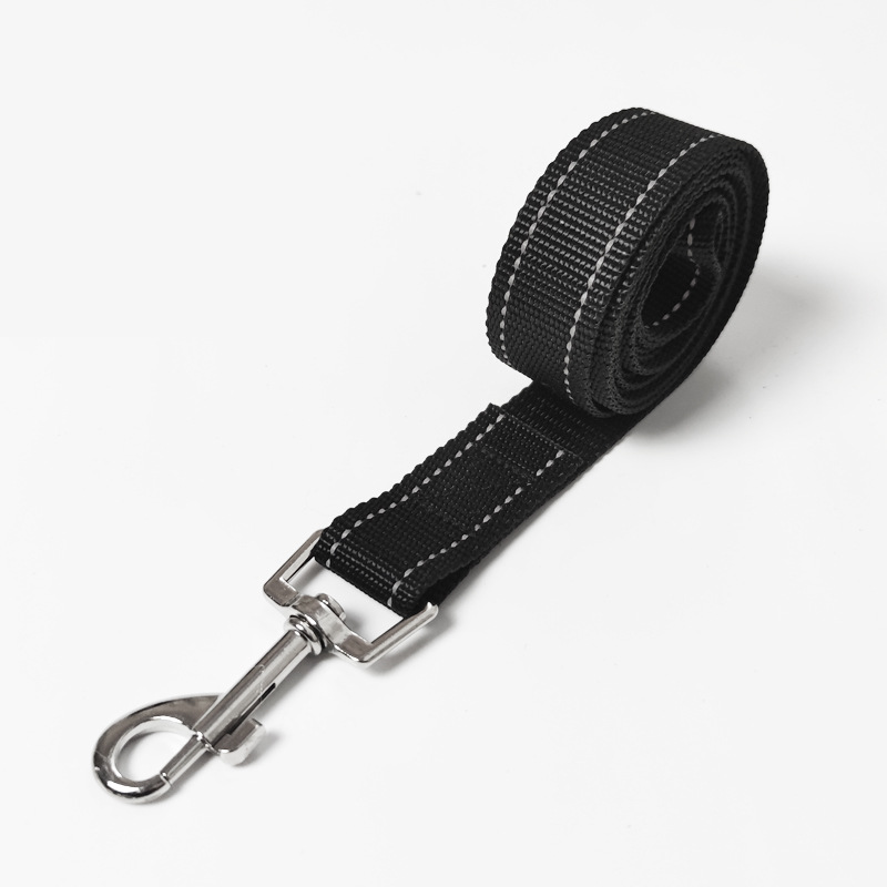 Hundezubehör für kleine und mittelgroße Hunde: Halsband und Leine für Spaziergänge im Freien_voghion.com