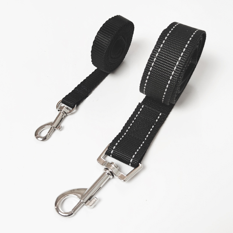 Hundezubehör für kleine und mittelgroße Hunde: Halsband und Leine für Spaziergänge im Freien_voghion.com