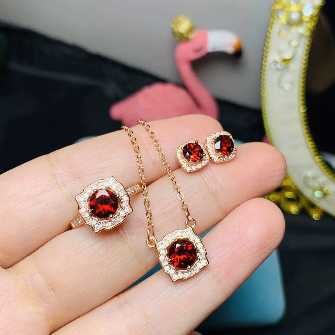 直播供货925银镶吊坠嵌天然莫桑比克石榴石套装酒红色全净体戒指