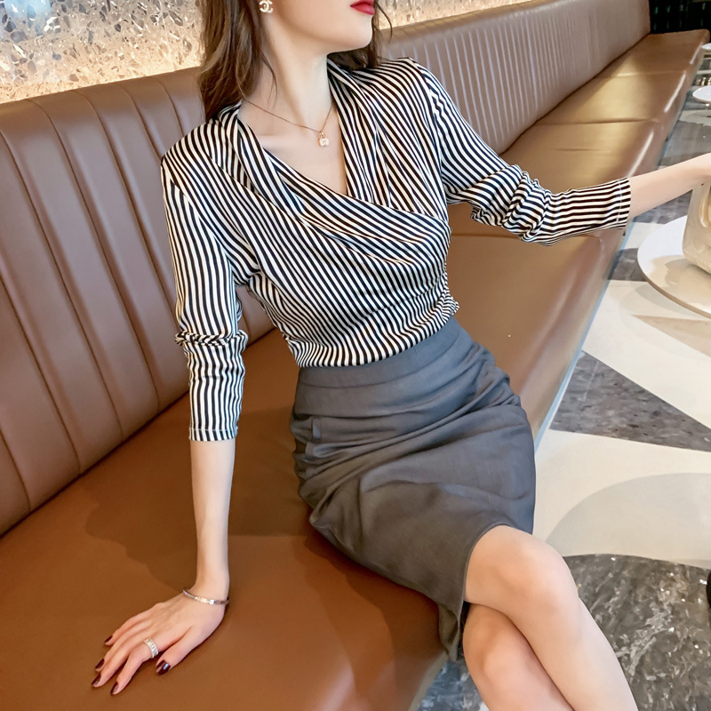 Áo sơ mi sọc nữ phong cách Hàn Quốc, kiểu dáng ôm eo thanh lịch — Kẻ Sọc