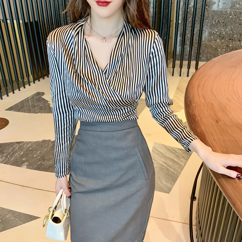 Áo sơ mi sọc nữ phong cách Hàn Quốc, kiểu dáng ôm eo thanh lịch — Kẻ Sọc