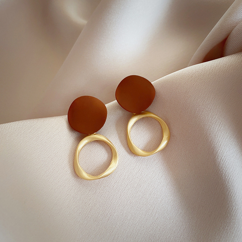Pendientes de perlas, pendientes de estilo caliente, lujo ligero, pendientes simples de celebridades de Internet, accesorios de Yiwu, venta al por mayor