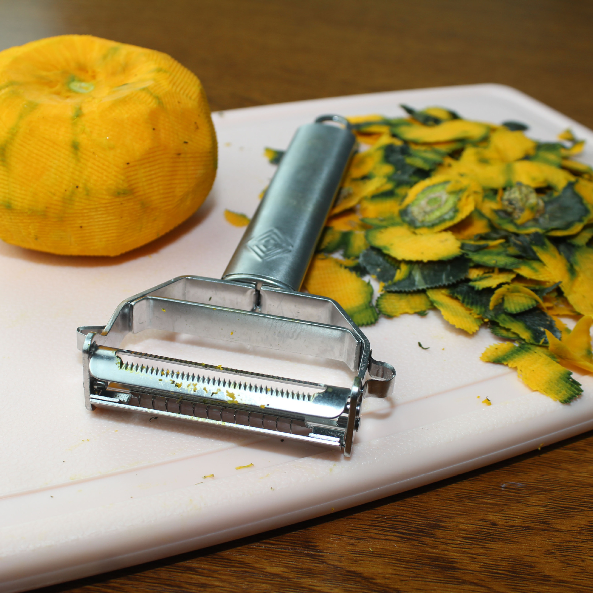 亚马逊不锈钢双头多功能刨丝瓜果削丝切丝刨片器 水果削皮刀 现货