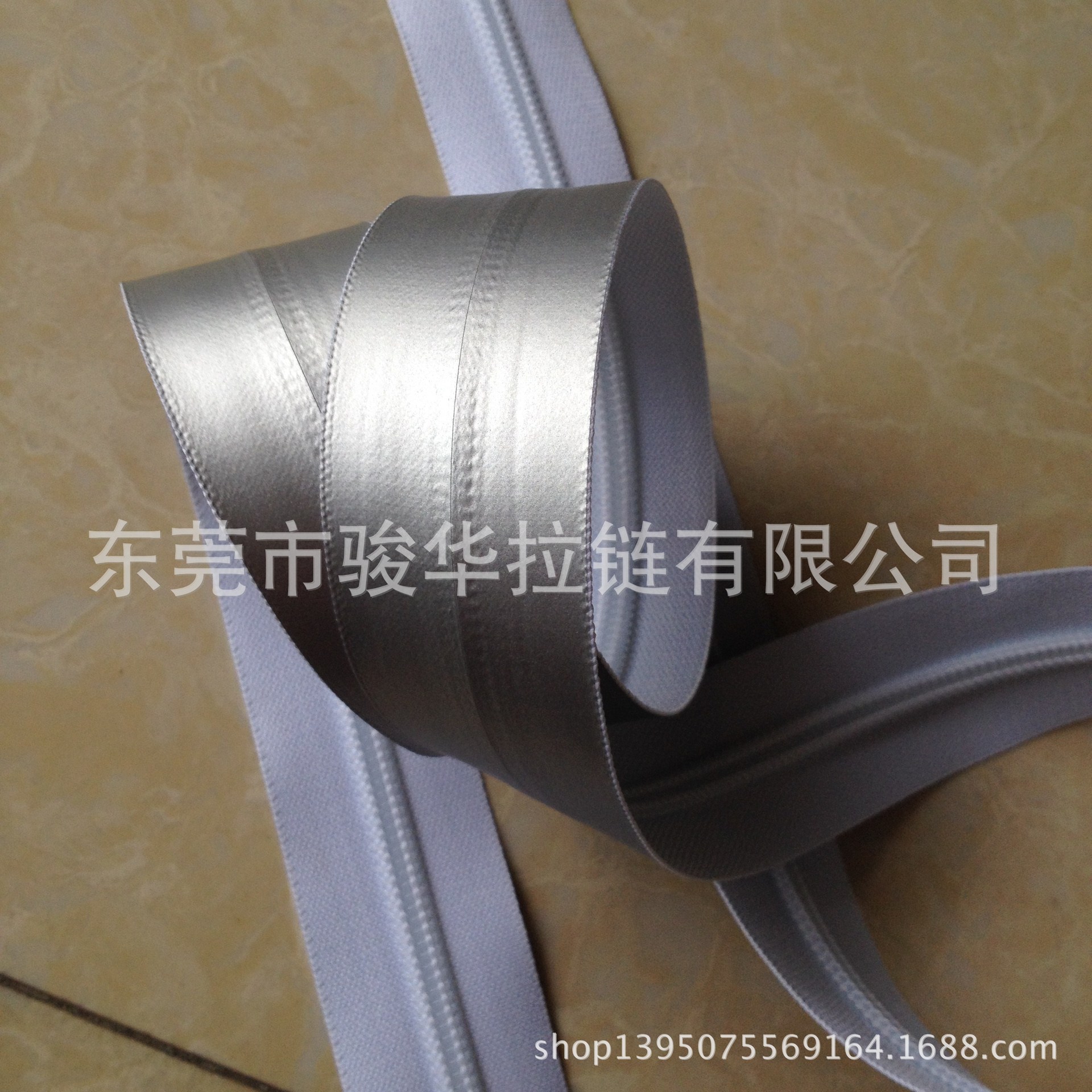 5号尼龙银色防水拉链  5#尼龙银色反光防水拉链码装 白色防水拉链