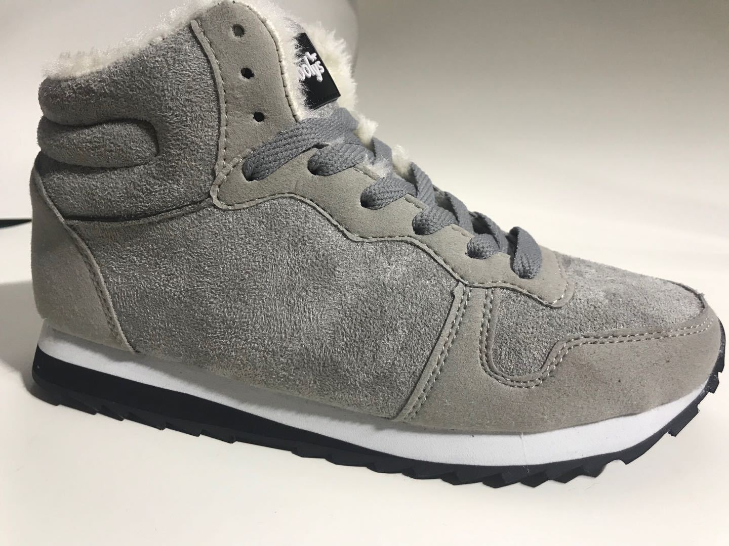 Corea del Sur Comercio exterior invierno hombres y mujeres de la pareja caliente de algodón acolchado zapatos botas de nieve alto-top ligero aumento más tamaño más piel 4748