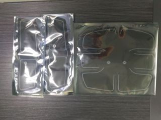 복부 1 개와 팔 2 개