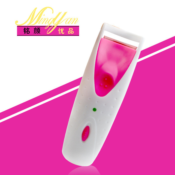 Small eyelash curler for eyelashes
