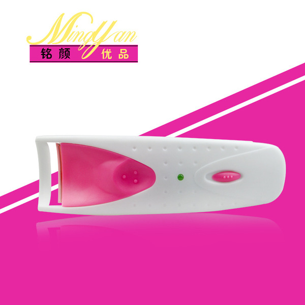 Small eyelash curler for eyelashes