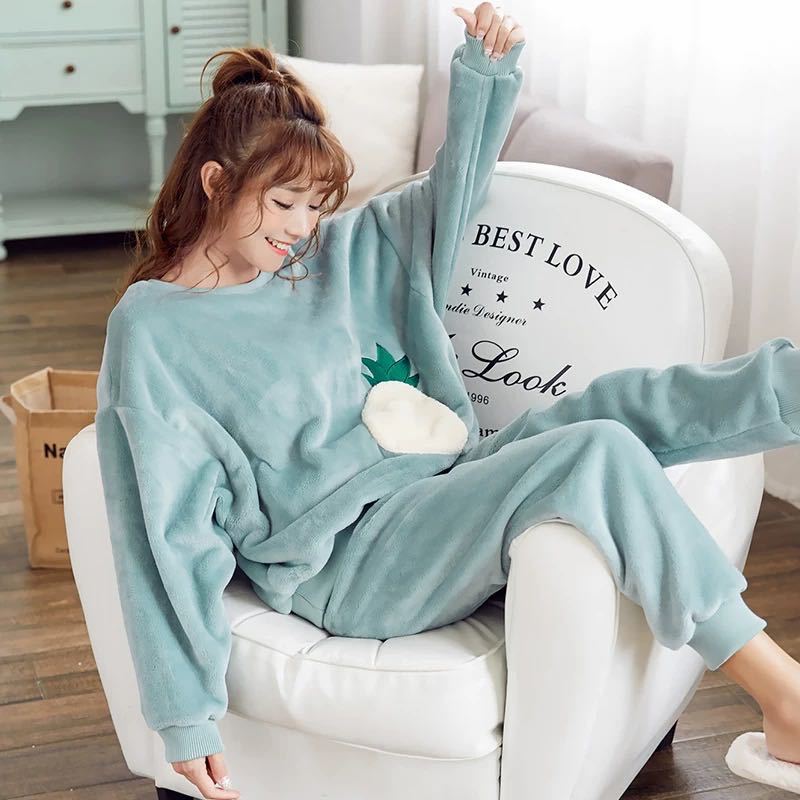 Pijamas de terciopelo coral para mujer, gruesos y forrados de felpa para invierno, conjunto de pijama de franela, modelo nuevo otoño-invierno 2024.