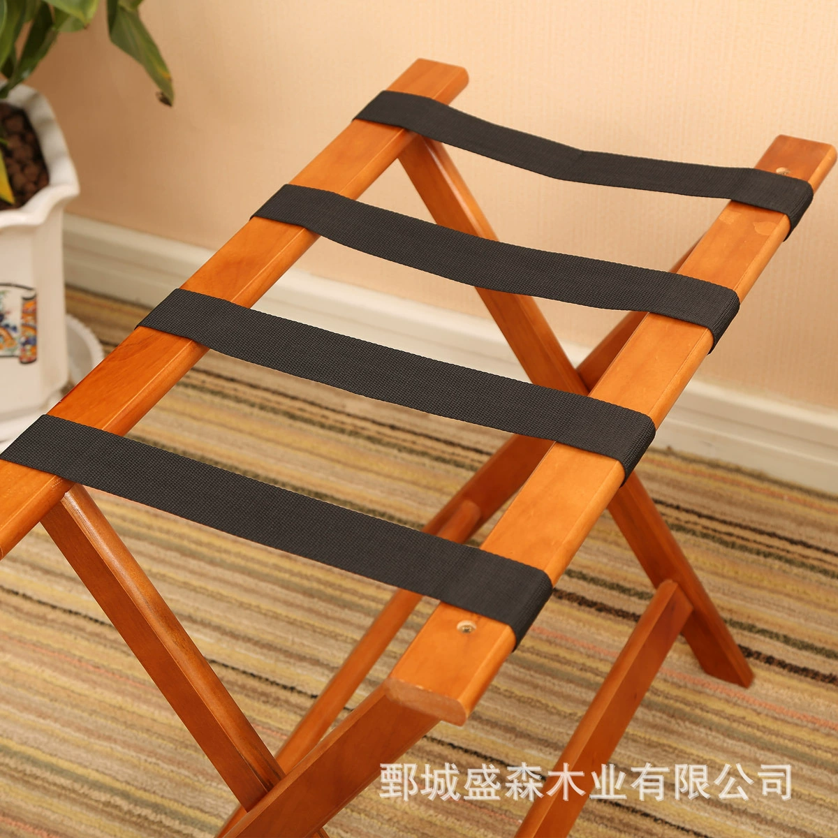 Геро́м solid wood luggage rack?