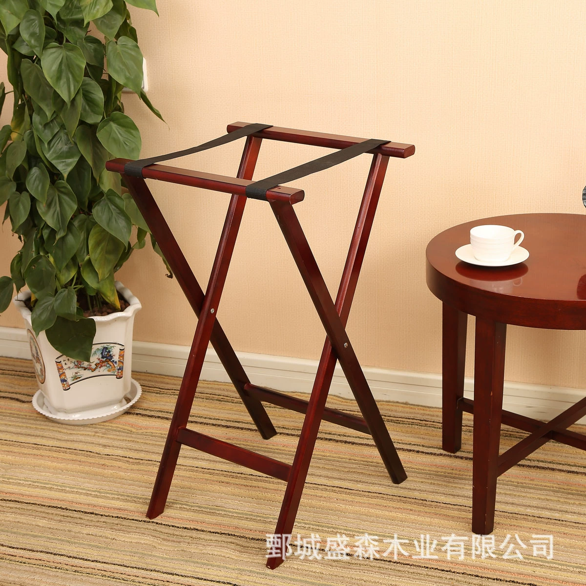 Геро́м solid wood luggage rack?