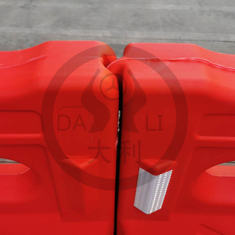 ����ˮ��������ͨ��ʩ����עˮ����Χ·ʩ����·�Ϸ�ײ����