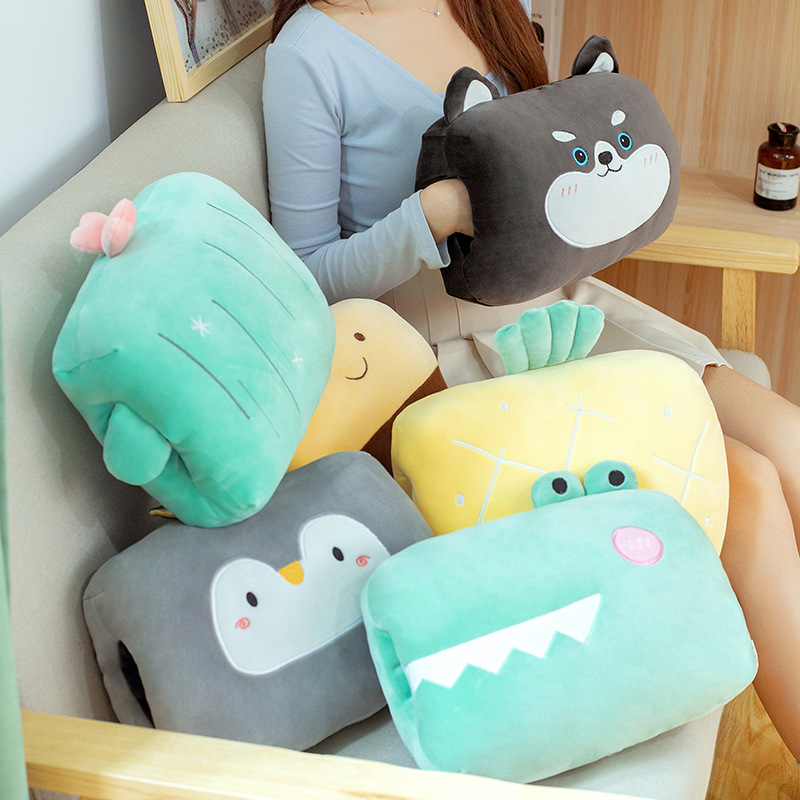 秋冬季学生暖手捂毛绒抱枕办公室可插手午睡枕可爱动物暖手枕批发
