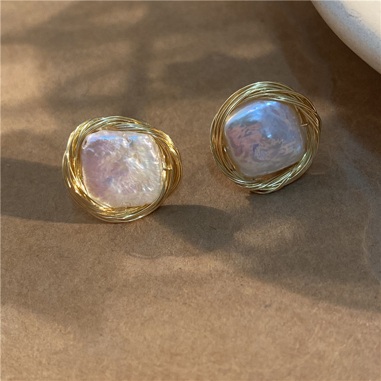 Retro small design earrings from pearl