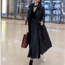 发351大爱美依缘2025冬季新款时尚翻领长款棉服风衣外套黑色女装