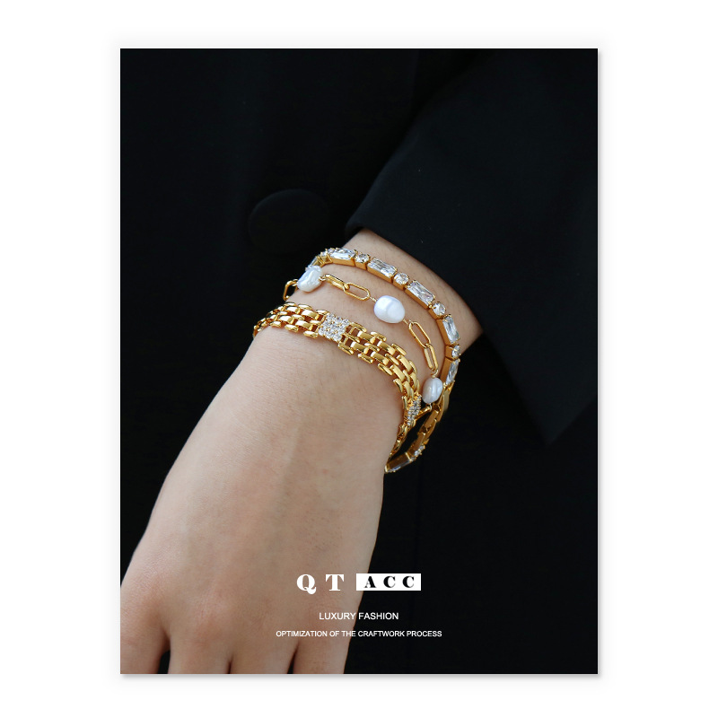 Brass gold plated/zircon European and American fashion hollow design light luxury diamond strap bracelet female fashion