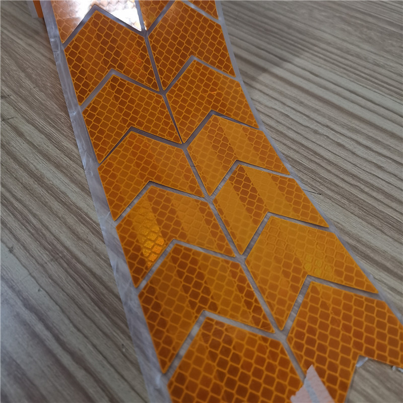 厂家供应自粘型反光材料黄色贴纸箭头警示贴微棱镜工程级反光贴