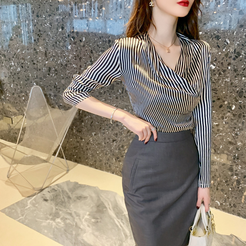 Áo sơ mi sọc nữ phong cách Hàn Quốc, kiểu dáng ôm eo thanh lịch — Kẻ Sọc