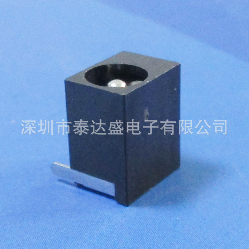 尾部三脚脚距5.3和3.2直流充电接口笔电电源DC充电5.5孔插座DC044