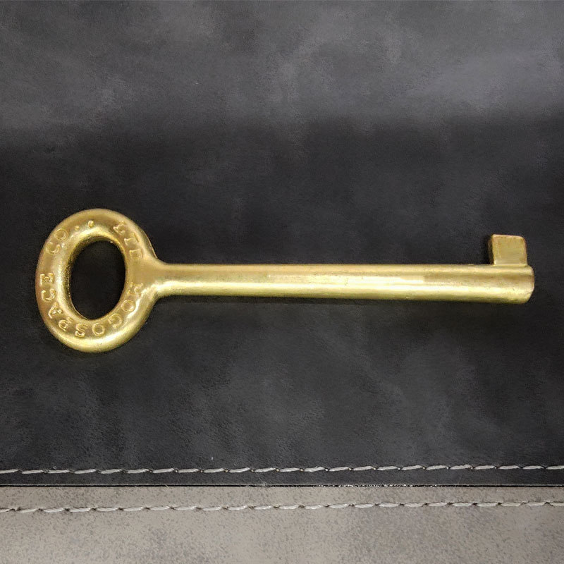Brass retro key nostalgic car accessories men's and women's side hanging pendant classic antique key antique pendant Brass retro key nostalgic car accessories men's and women's side hanging pendant classic antique key antique pendant