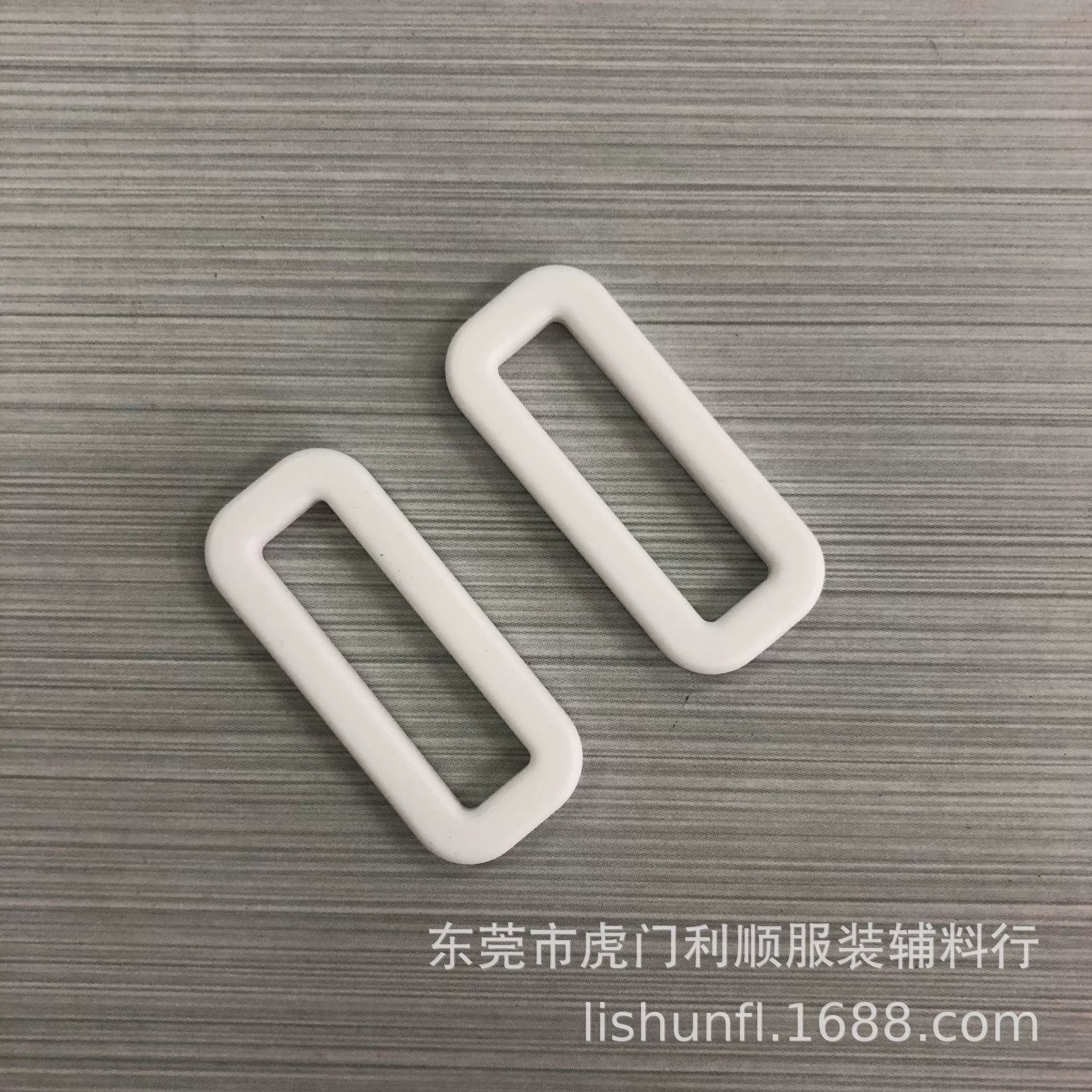 Пятно производителя 25 мм, высококачественная пластиковая белая экологически чистая квадратная пряжка 1inch регулируемая пряжка для рта, квадратная лямка