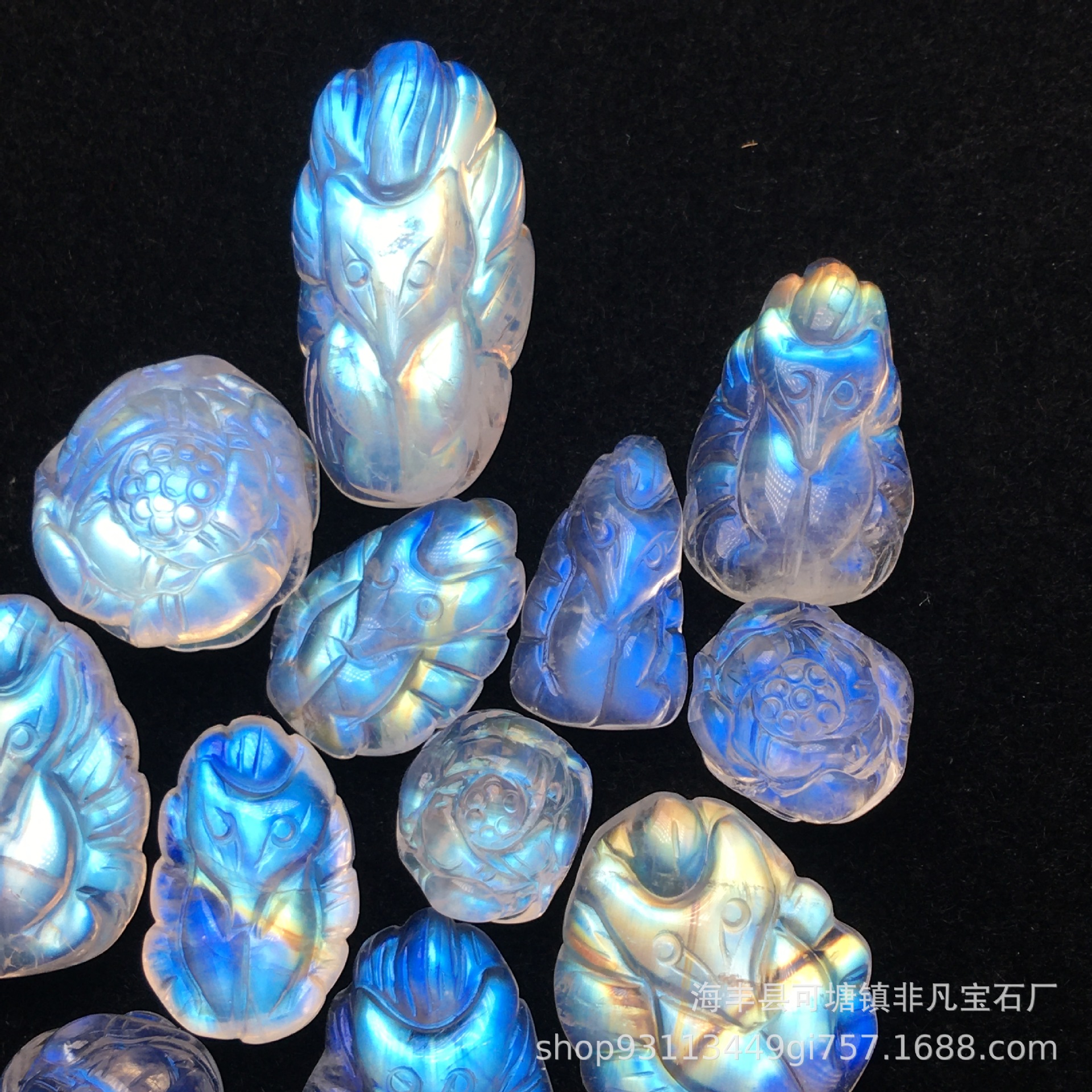 天然印度蓝月光石雕刻原石裸石 貔貅狐狸牡丹花苏工雕刻件批发