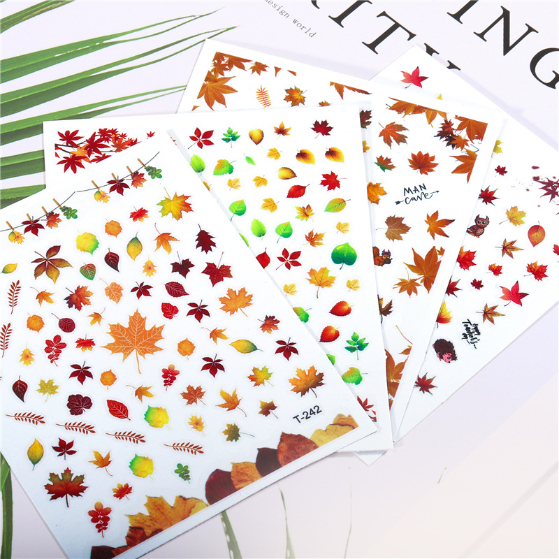 Venta caliente de ardilla de hoja de arce con pegatinas de uñas adhesivas Transfronteriza manicura popular hoja de arce pegatinas de uñas Otoño e Invierno